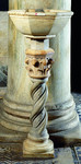 Acquasantiera con fusto a colonna tortile 1/6