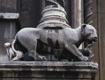 Statua Leonessa stilofora con tre cuccioli Porta dei Cornacchini