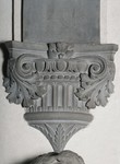Peduccio con foglie d'acanto