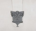 Peduccio con foglie e mascherone