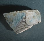 Frammento di boccale con decorazione nero e azzurro