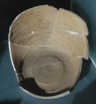Frammento di vaso a sezione circolare bianco