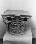 Capitello composito corinzio con volute angolari