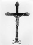 Crocifisso d'altare con cherubini e teschio con ossa incrociate