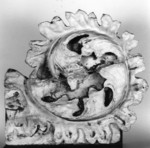 Frammento in marmo in forma di foglia acantiforme 