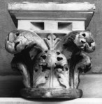Capitello a foglie di acanto rigonfie