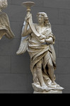 Angelo reggicandelabro (volto verso destra)